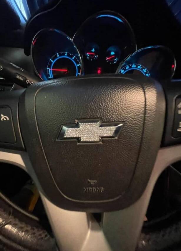 Cruze Aveo Direksiyon Ortası Arma Elmas Taşlı Aksesuar Emitasyon - 2